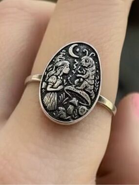 Alice in Wonderland, Smoking Caterpillar - Ring